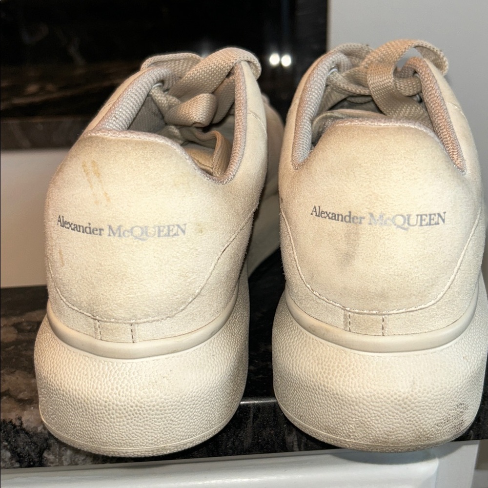 Alexander McQueen cream suede sneakers - Picture 4 of 11